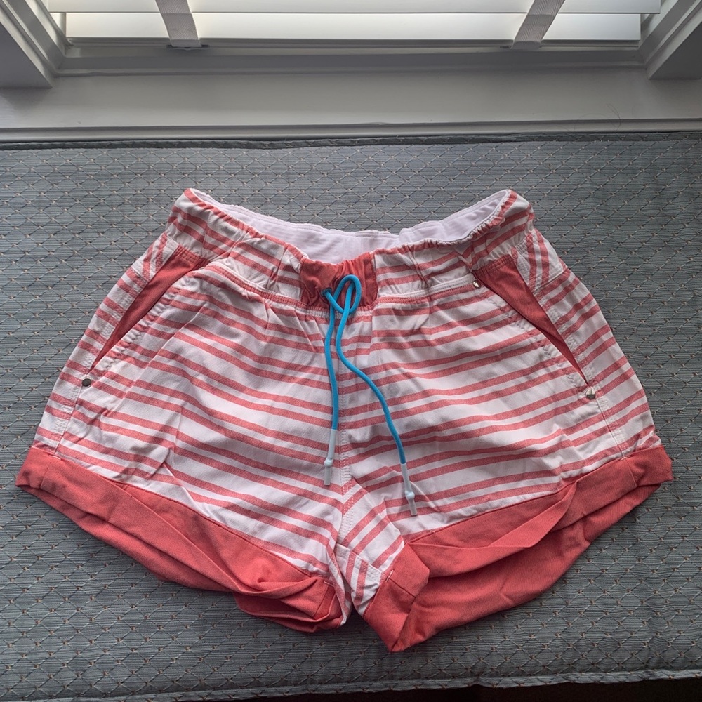 Lululemon Love Red Play All Day Short Size 6